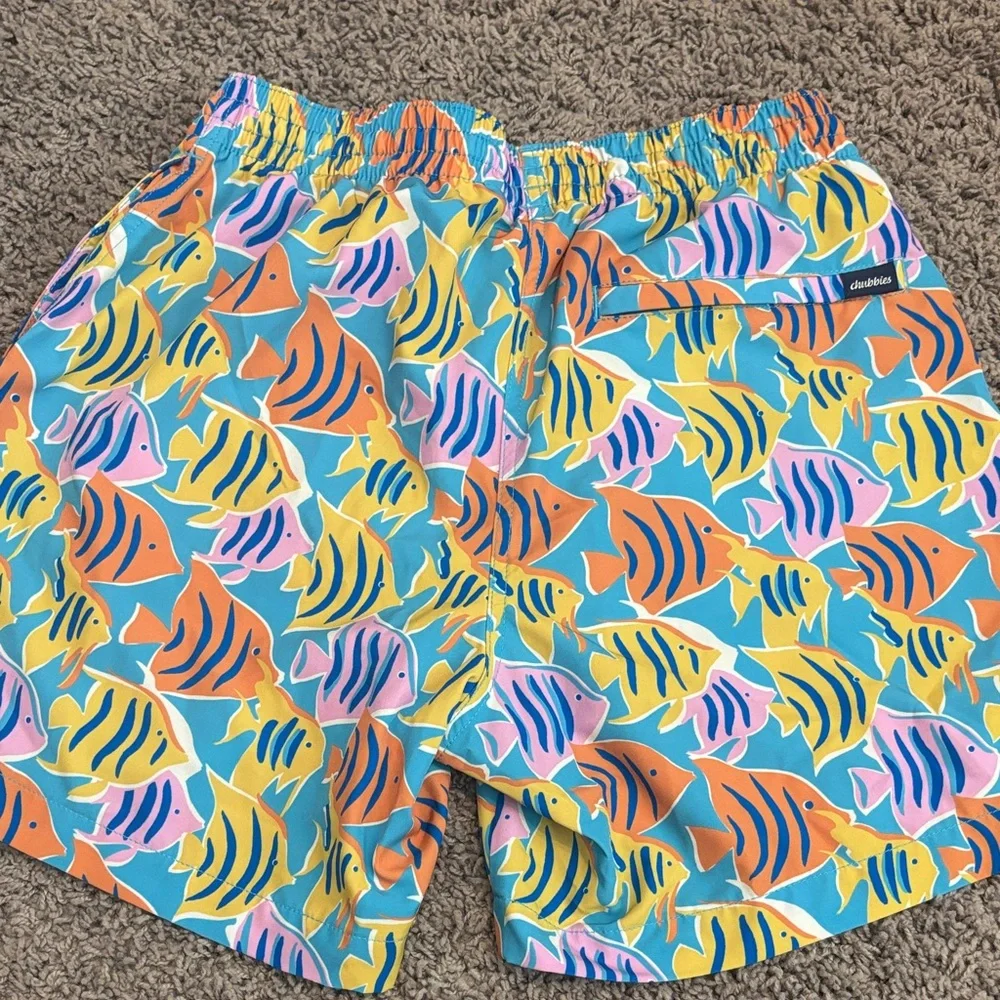 Colorful Tropical Fish Print Swim Trunks - Chubbies Fish Tank - S 5.5 inseam